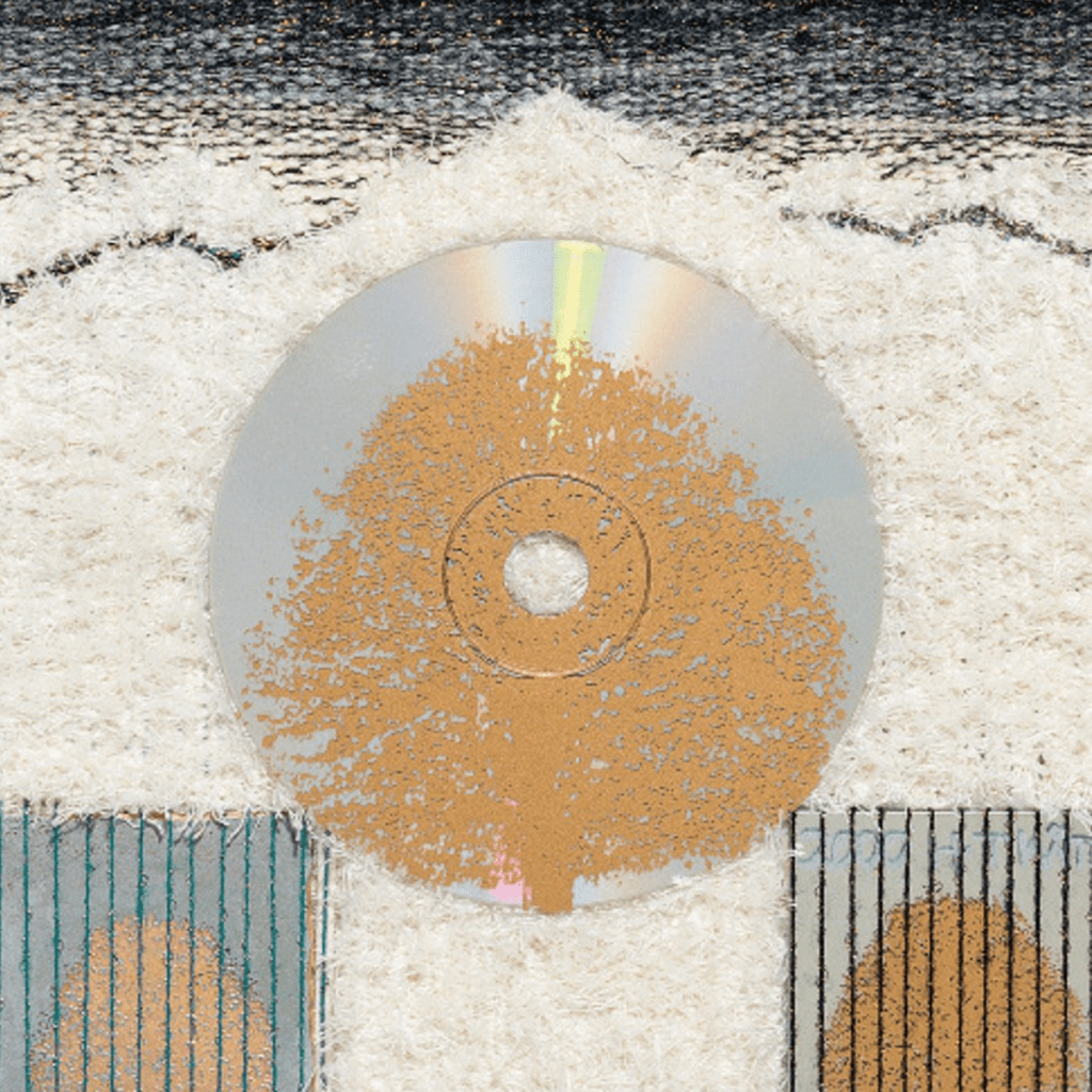 여명-백두산 Dawn-Baekdu Mountain / 20×20cm / Tapestry(Wool, Acryl. Gold, Silver Yarn), Copper plate
(Silk Screen Printing, Corrosion), CD-ROM(Silk Screen Printing) / 1999